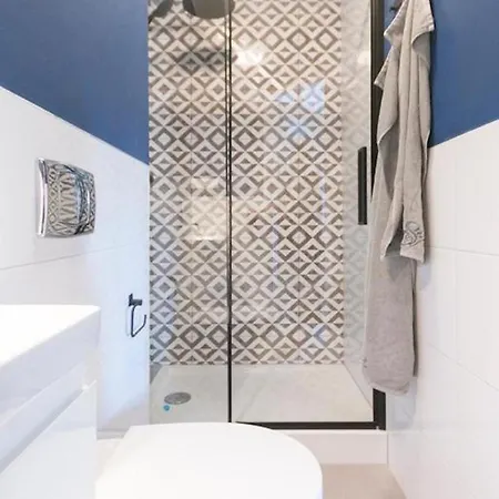 Urban Chic & Great Location & Modern - #o4 Апартаменты *